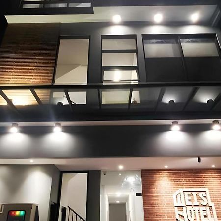 Weis Hotel Simpang Lima سيمارانغ المظهر الخارجي الصورة