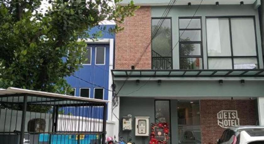 Weis Hotel Simpang Lima سيمارانغ المظهر الخارجي الصورة