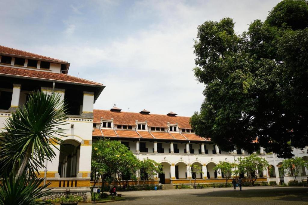 Weis Hotel Simpang Lima سيمارانغ المظهر الخارجي الصورة