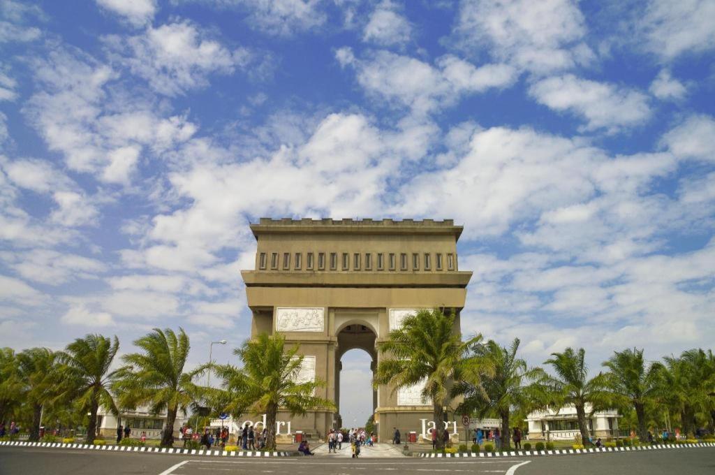 Weis Hotel Simpang Lima سيمارانغ المظهر الخارجي الصورة